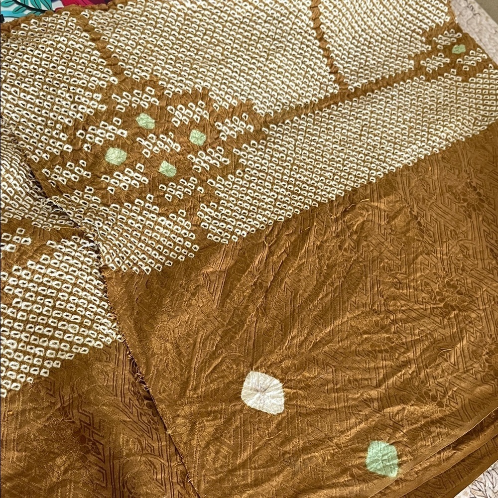 Elegant Gold and Cream Patterned Scarf Textured - Picture 4 of 7